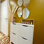 Charmante Maison Rénovée, Calme Et Proche Du Centre *