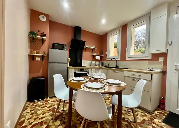 Charmante Maison Renovee, Calme Et Proche Du Centre Nyaraló